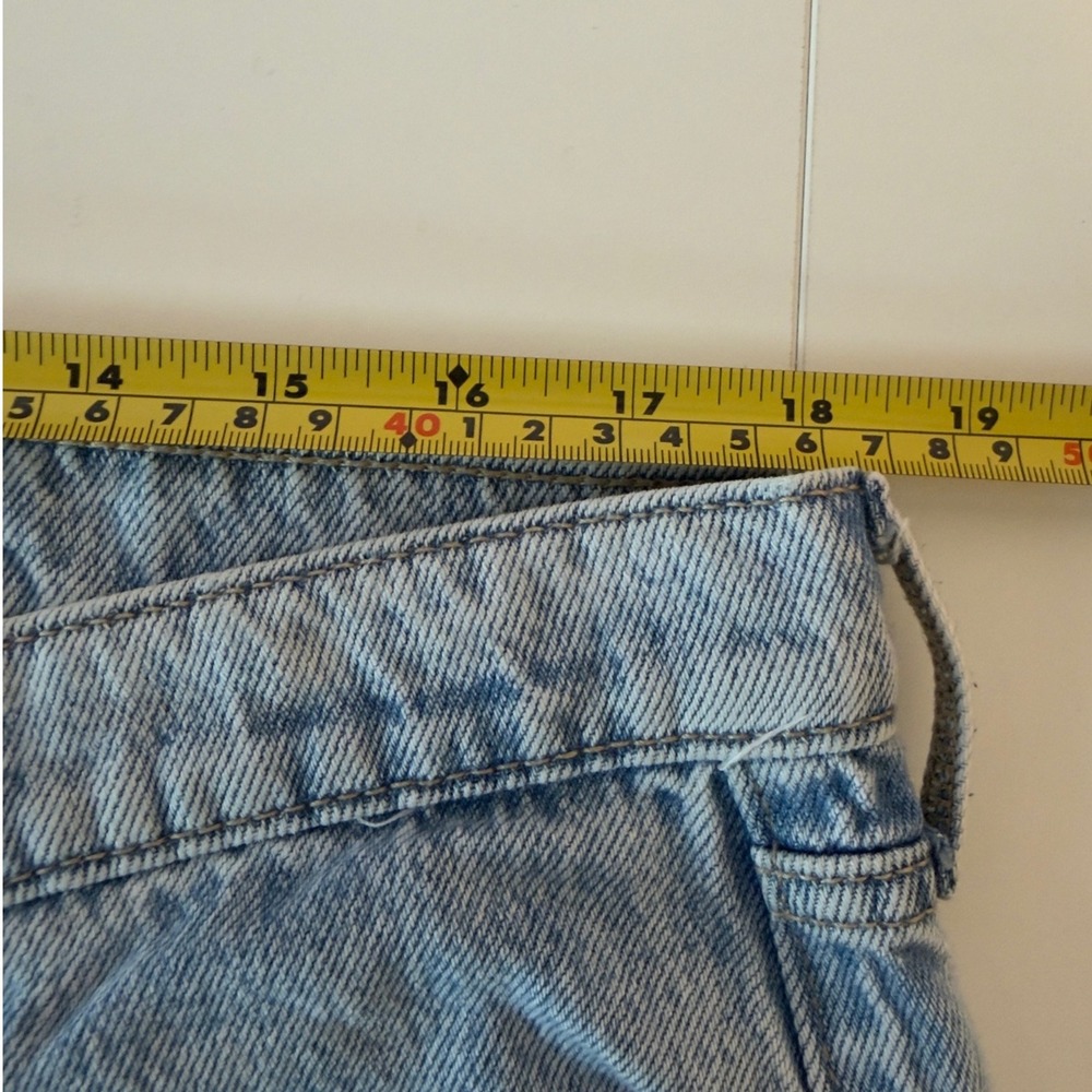 Old Navy Sky Hi Wide-Leg Cargo Denim Jeans Size 16 Light Wash Pockets Utility - Picture 12 of 15
